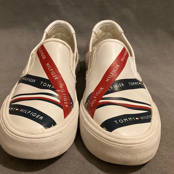 TOMMY HILFIGER SLIP ON’s size 6M - Picture 8 of 10